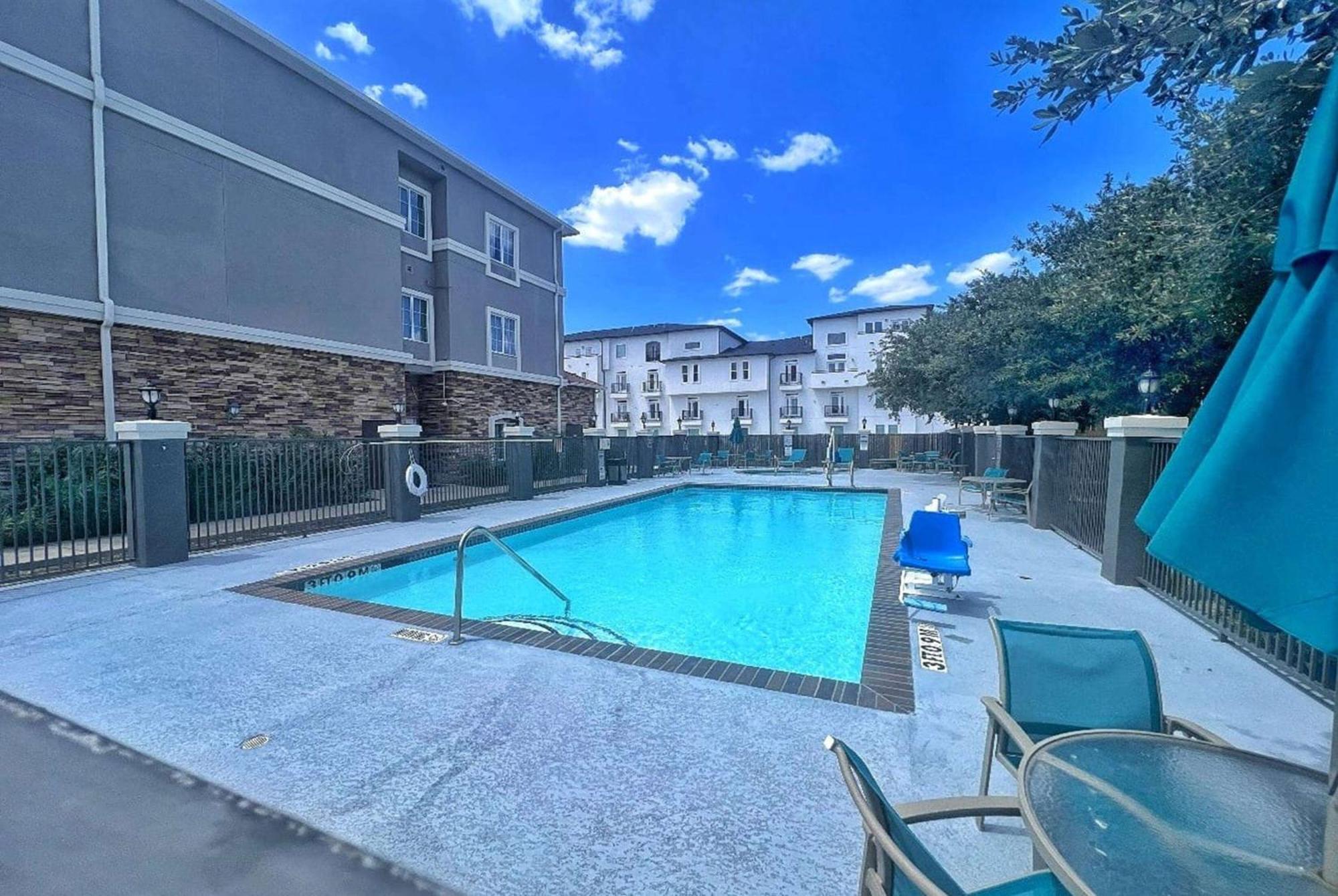 La Quinta By Wyndham Houston Energy Corridor Hotel Exterior photo